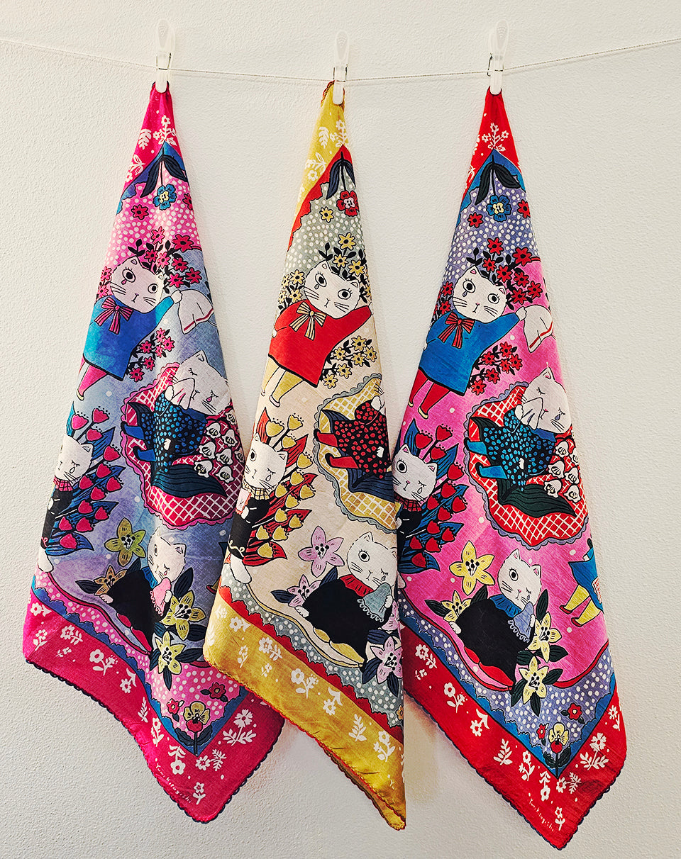 Yumi Kitagishi - Teary Cat Bandana - Pink