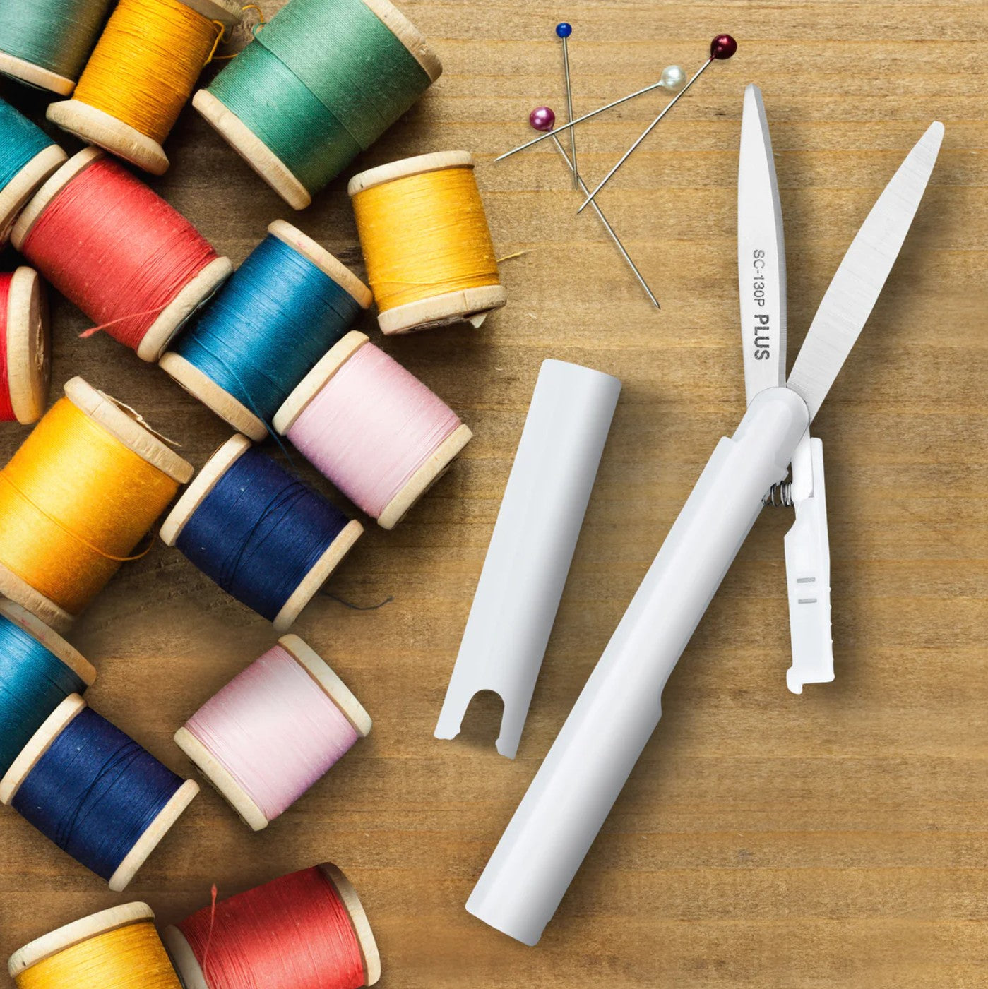 PLUS Twiggy Curved Blade Scissors - Pink