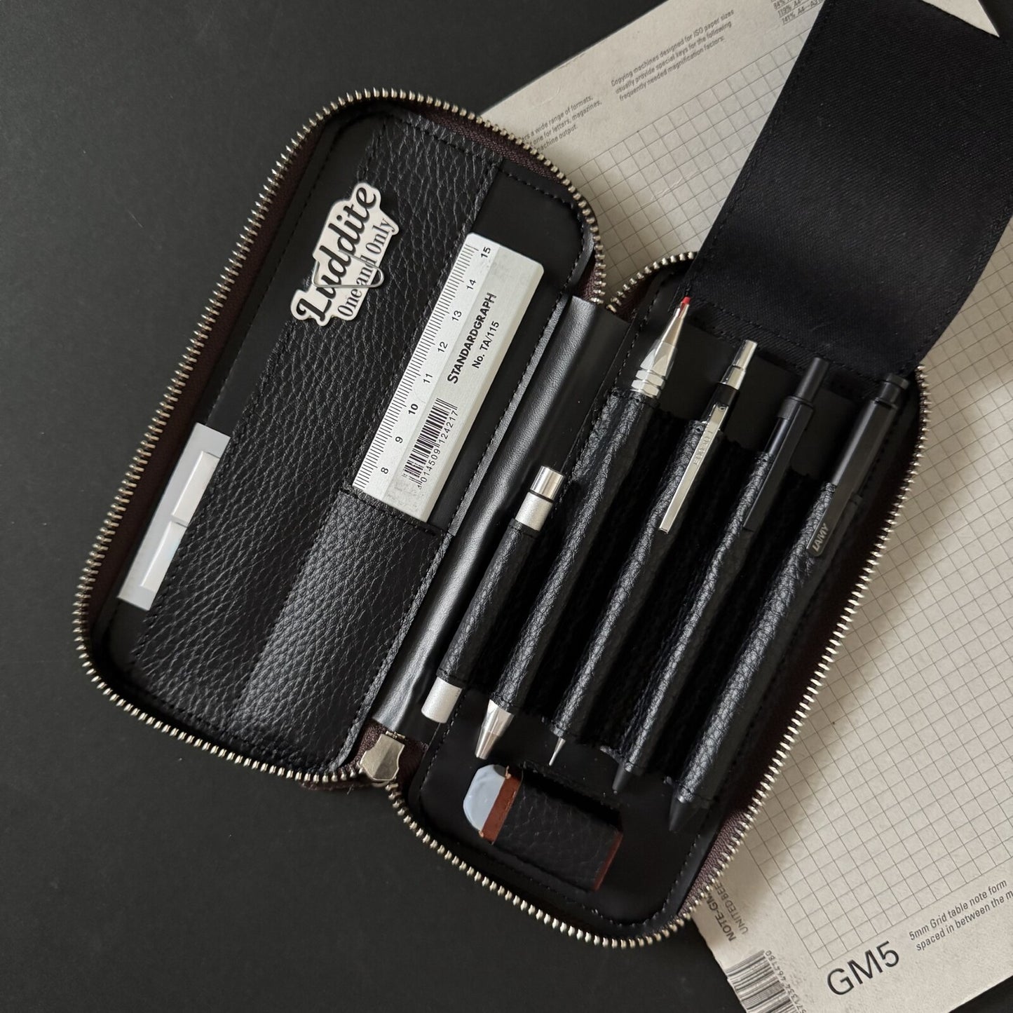 Luddite - Adria Leather Round-Zip Pen Case Essential - Black