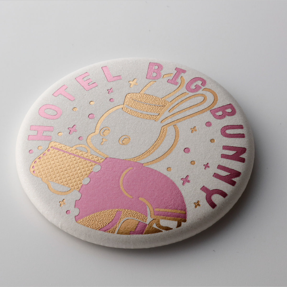 OB1TOY x Rokkaku - Round Foil-Stamped Magnet - Hotel Big Bunny